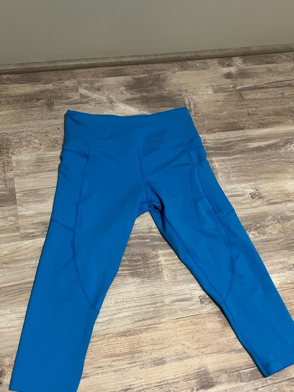 Women’s Bright Blue Capri Leggings